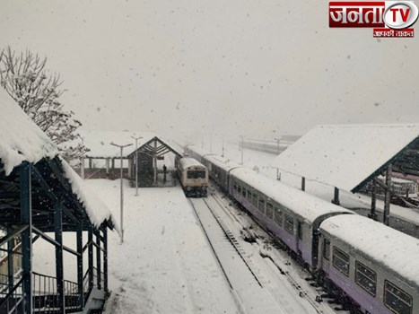 11 महीने बाद कश्मीर घाटी में ट्रेन सेवा बहाल, पीयूष गोयल बोले- इससे पर्यटन को मिलेगा प्रोत्साहन
