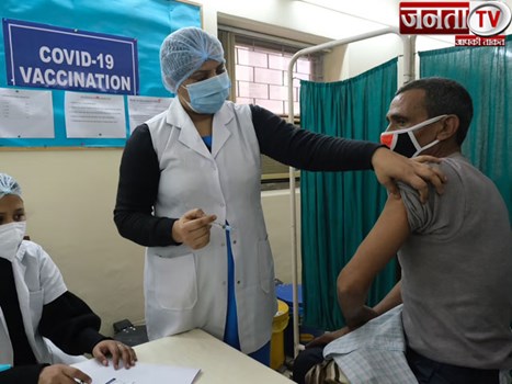  भारत में 1 अप्रैल को 36.7 लाख लोगों ने ली वैक्सीन, स्वास्थ्य मंत्रालय ने दी जानकारी