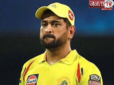 IPL: हार के बाद CSK को एक और झटका, स्लो ओवर रेट के लिए Dhoni पर लगा 12 लाख रुपये का जुर्माना