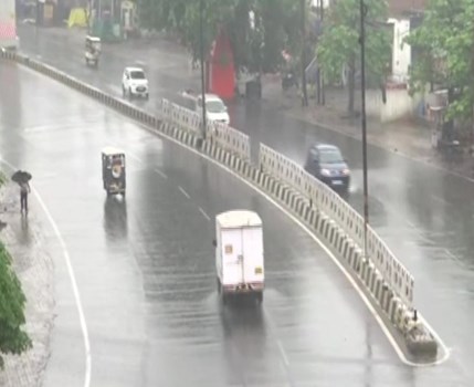 चक्रवाती तूफान का असर: दिल्ली-यूपी समेत इन राज्यों में हुई बारिश, जानें मौसम का हाल