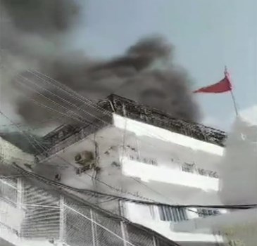 जम्मू-कश्मीर: माता वैष्णो देवी भवन के पास कैश काउंटर पर लगी भीषण आग 