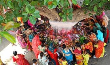 Vat Savitri Vrat 2021: वट सावित्री व्रत के दिन महिलाएं करें ये काम, जानें क्या है पूजा का सही तरीका