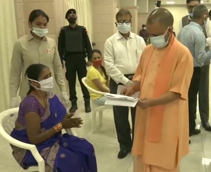 यूपी में सीएम योगी का जनता दरबार 16 महीने बाद दोबारा शुरू, पहले दिन ही ताबड़तोड़ एक्शन