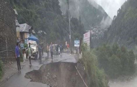 भारी बारिश के बाद कांगड़ा में लैंडस्लाइड, 4 लोगों की मौत, 12 लापता
