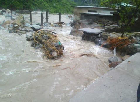 Himachal Pradesh: कुल्लू जिले की बुछैर पंचायत में फटा बादल, मौसम विभाग ने जारी किया अलर्ट 