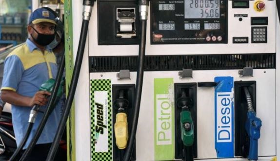 तेल कंपनियों ने जारी किए पेट्रोल-डीजल के दाम, चेक करें नए रेट