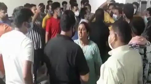 जम्मू कश्मीर: राजौरी में BJP नेता के घर ग्रेनेड से हमला, हादसे में एक बच्ची समेत 5 लोग घायल