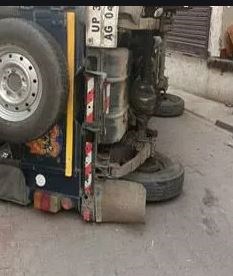 लखनऊ में पुलिस जीप पलटने से 2 जवान घायल, जालौन में भी 2 की मौत, हादसे की वजह चौंकाने वाली