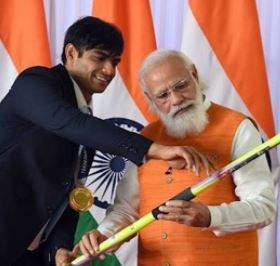Tokyo Olympics के पदकवीरों के उपकरणों की नीलामी करवाएंगे PM Modi, फंड से करेंगे ये काम