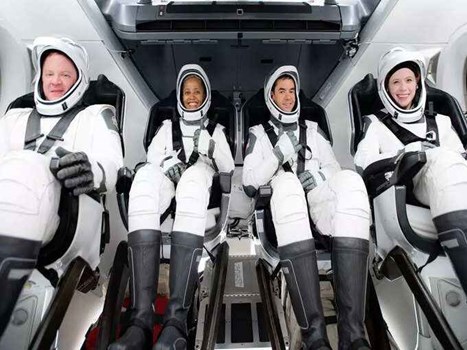 स्पेसएक्स ने रचा इतिहास: 4 आम लोगों को अंतरिक्ष में भेजा, 3 दिन तक पृथ्वी की कक्षा में रहेंगे