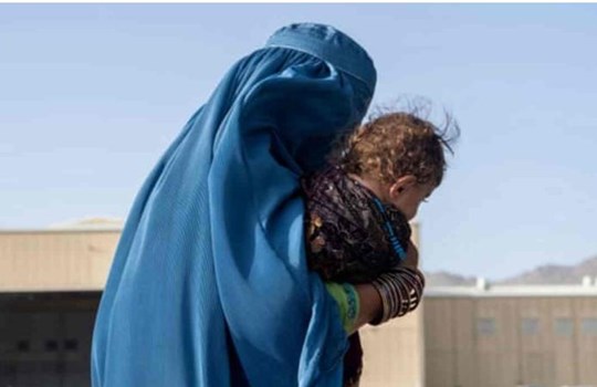 Taliban regime: बेटी की जान बचाने के लिए अफगानी महिला ने अपने नवजात को बेचा