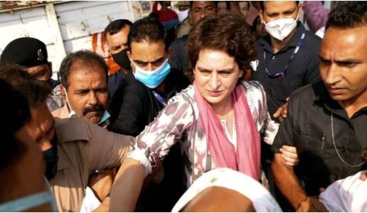 Agra: मृतक सफाई कर्मचारी के घर पहुंची प्रियंका गांधी,  किया मदद का वादा  