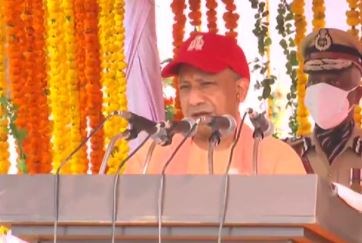 Lucknow: पुलिस स्मृति दिवस पर पुलिस लाइन पहुंचे सीएम योगी, पुलिसकर्मियों के लिए किए कई ऐलान