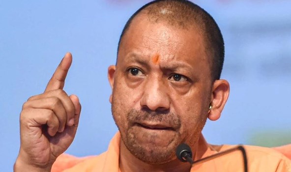 उत्तर प्रदेश: CM योगी की सुरक्षा में बड़ी चूक, पिस्तौल लेकर ऑडिटोरियम में घुसा शख्स 