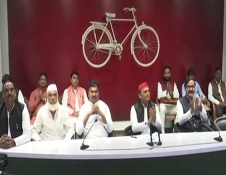 उत्तर प्रदेश: BSP के 6 विधायकों ने थामा SP का दामन, इस दौरान अखिलेश यादव ने कही ये बात