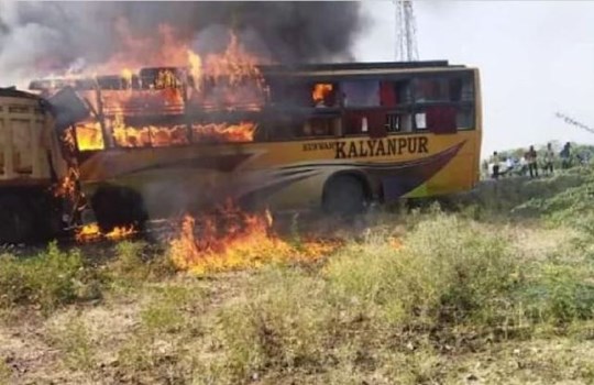 Rajasthan: बाड़मेर-जोधपुर हाईवे पर टैंकर ने बस को मारी टक्कर, 12 लोगों की जल कर मौत  