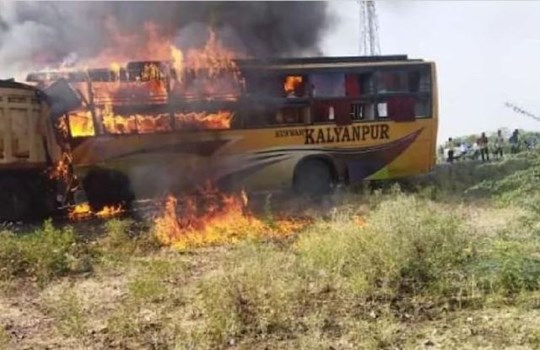 Rajasthan: बाड़मेर-जोधपुर हाईवे पर टैंकर ने बस को मारी टक्कर, 12 लोगों की जल कर मौत  