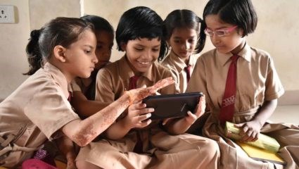 Manohar Lal सरकार 5 लाख विद्यार्थियों को बांटेगी टैबलेट, जानें किन छात्रों को मिलेगा लाभ