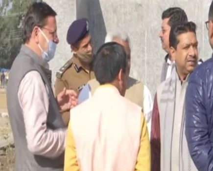 पीएम मोदी के प्रस्तावित दौरे से पहले परेड मैदान का जायजा लेने पहुंचे सीएम धामी