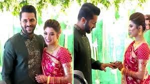 Team India के तेज गेंदबाज Shardul Thakur ने गर्लफ्रेंड Mittali Parulkar के साथ की सगाई, इस दिन होगी 