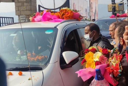 बिलासपुर: प्रदर्शन कर रहे पुलिस कर्मियों के परिजनों ने रोका नड्डा का काफिला, सौंपा ज्ञापन