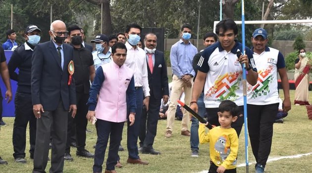 नीरज चोपड़ा का बच्चों को जैवलिन थ्रो सिखाने का वीडियो वायरल,  पीएम ने किया ट्वीट 