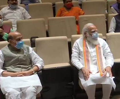 संसदीय बैठक में सांसदों पर बरसे पीएम मोदी, कहा - कृपया कर परिवर्तन लाइए...   