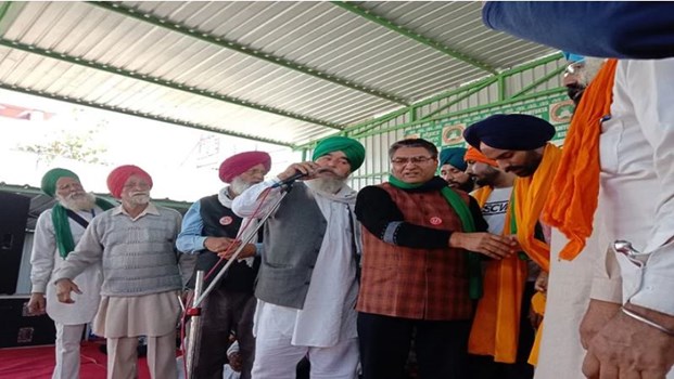 सिंघु बॉर्डर पर किसानों की बैठक जारी, आंदोलन खत्म करने की हो सकती है घोषणा