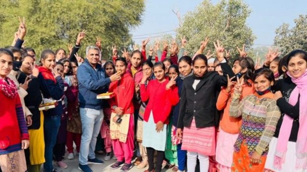 लाडो पंचायत ने शादी की उम्र 21 साल करने के प्रस्ताव को मंजूरी पर मनाया जश्न, जानें क्या कहा