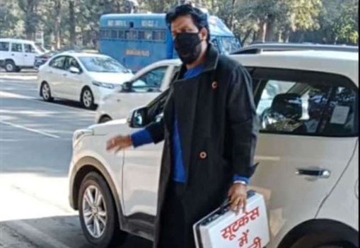 भेष बदलकर और पुलिस को ढकोसला देकर विधानसभा तक पहुंचे नवीन जयहिंद