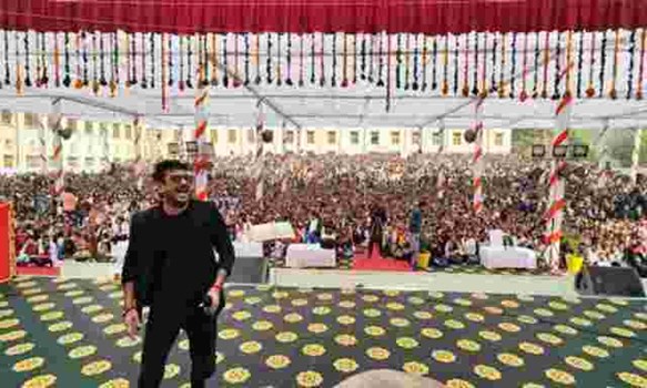 यूथ फेस्टिवल में गायक गजेंद्र फोगाट ने युवाओं को सुनाए राष्ट्रभक्ति गीत, पढ़ाया अनुशासन का पाठ