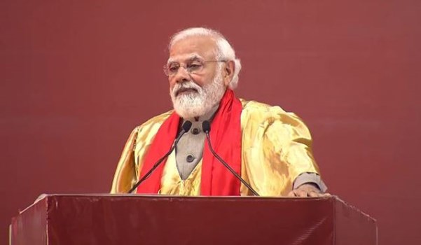 IIT कानपुर: दीक्षांत समारोह में छात्रों से पीएम- 'चैलेंज स्वीकार करना है तो कभी कम्फर्ट नहीं चुनना'