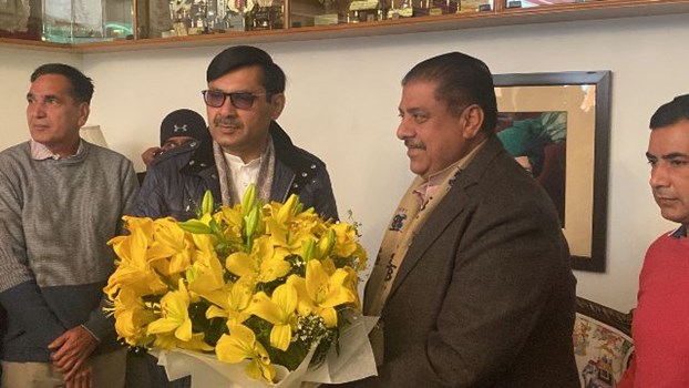 कैबिनेट विस्तार में नए मंत्री बने देवेंद्र बबली सिरसा पहुंचे, अजय चौटाला से लिया आशीर्वाद