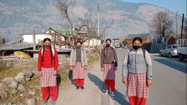 छुट्टियों में वैक्सीनेशन के लिए विद्यार्थियों को बुलाया जाएगा स्कूल, शिक्षक भी रहेंगे मौजूद