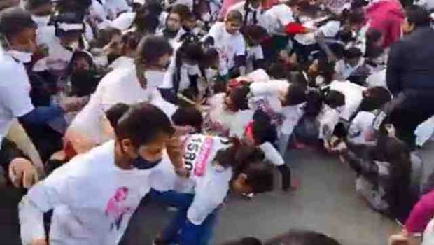 कांग्रेस: मैराथन में भगदड़ कई छात्रा घायल, पूर्व मेयर बोले- 'जब वैष्णो देवी में ऐसा हो सकता है तो यह