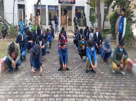 नाइट कर्फ्यू में चल रहा था मुजरा, इस हाल में पुलिस ने विदेशी महिलाओं समेत पकड़े 36 लोग