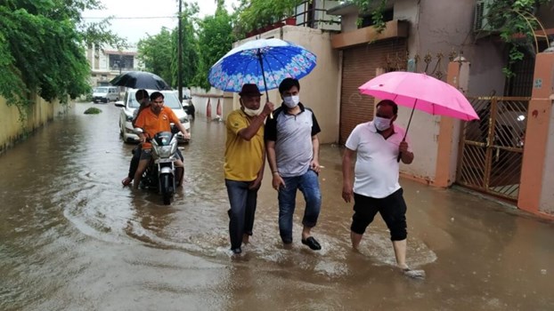 हरियाणा में गरजे बादल, कई जिलों में जोरदार बारिश से बढ़ी लोगों की परेशानियां