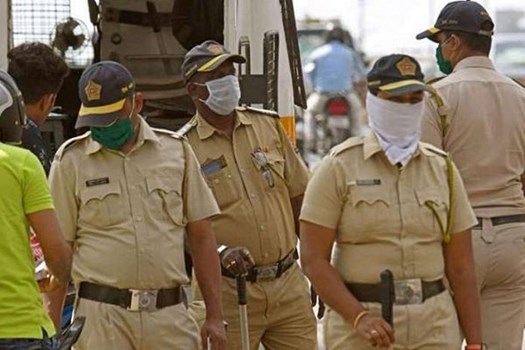 दिल्ली पुलिस पर मंडराया कोरोना का कहर, PRO और ACP समेत 300 कर्मी हुए संक्रमित