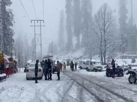 हिमाचल में बर्फबारी के कारण 774 सड़कें हुईं बंद, देखें शिमला, लाहौल स्पीति समेत कहां हुईं सड़के बंद