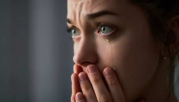 Knowledge: रोते समय आंखों में क्यों आते हैं आंसू? वजह जानकर रह जाएंगे हैरान