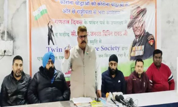 जब एमरजेंसी में नहीं मिला खून, तो तीन दोस्तों ने मिलकर खड़ी कर दी 120 रक्तदानी युवाओं की टीम