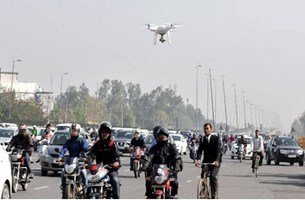 Republic Day : दिल्ली में ड्रोन हमले की चेतावनी के बीच सुरक्षा कड़ी, तीन जोन में बांटी गई राजधानी
