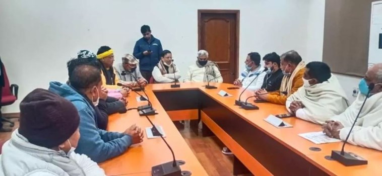 नगर निकाय मंत्री के दरबार में पार्षदों ने सुनाया रुके विकास कार्यों का दुखड़ा