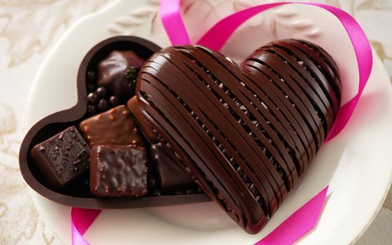 Happy Chocolate Day 2022: पार्टनर के साथ इस तरह मनाएं चॉकलेट डे, रिश्ते में बढ़ जाएगी मिठास