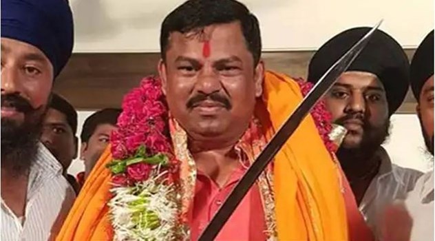 UP Chunav: BJP विधायक का विवादित बयान, कहा- वोट ना देने वालों के लिए योगी ने मंगवाए हजारों बुल्डोजर