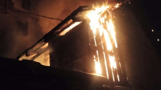 Chamba: स्टोर हुआ जलकर राख, मंदिर में भी भड़की भीषण आग, लाखों रुपये का नुकसान