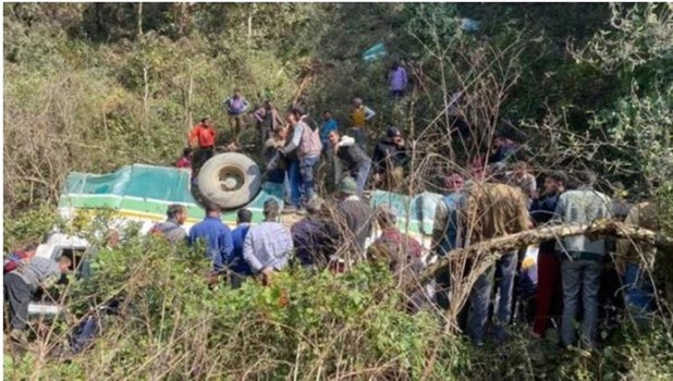 Himachal- मंडी में दुर्घटनाग्रस्त हुई HRTC बस, महिला समेत दो लोगों की मौत, 15 घायल