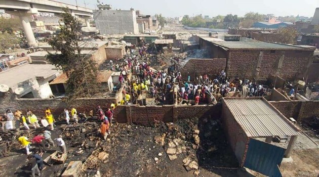 दिल्ली के गोकुलपुरी इलाके में आग लगने से सात लोगों की मौत, सीएम केजरीवाल ने किया मुआवजे का एलान