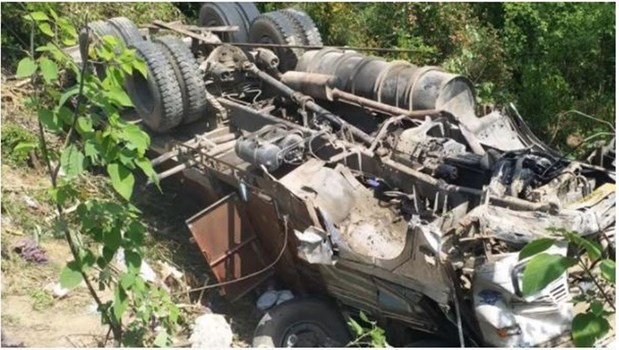 मैड़ी मेले से लौट रहे श्रद्धालुओं का ट्रक खाई में गिरा, दो की मौत, 40 घायल