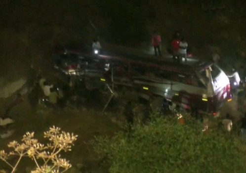 Andhra Pradesh: चित्तूर में भीषण सड़क हादसा, खाई में बस गिरने से 7 की मौत, 45 घायल